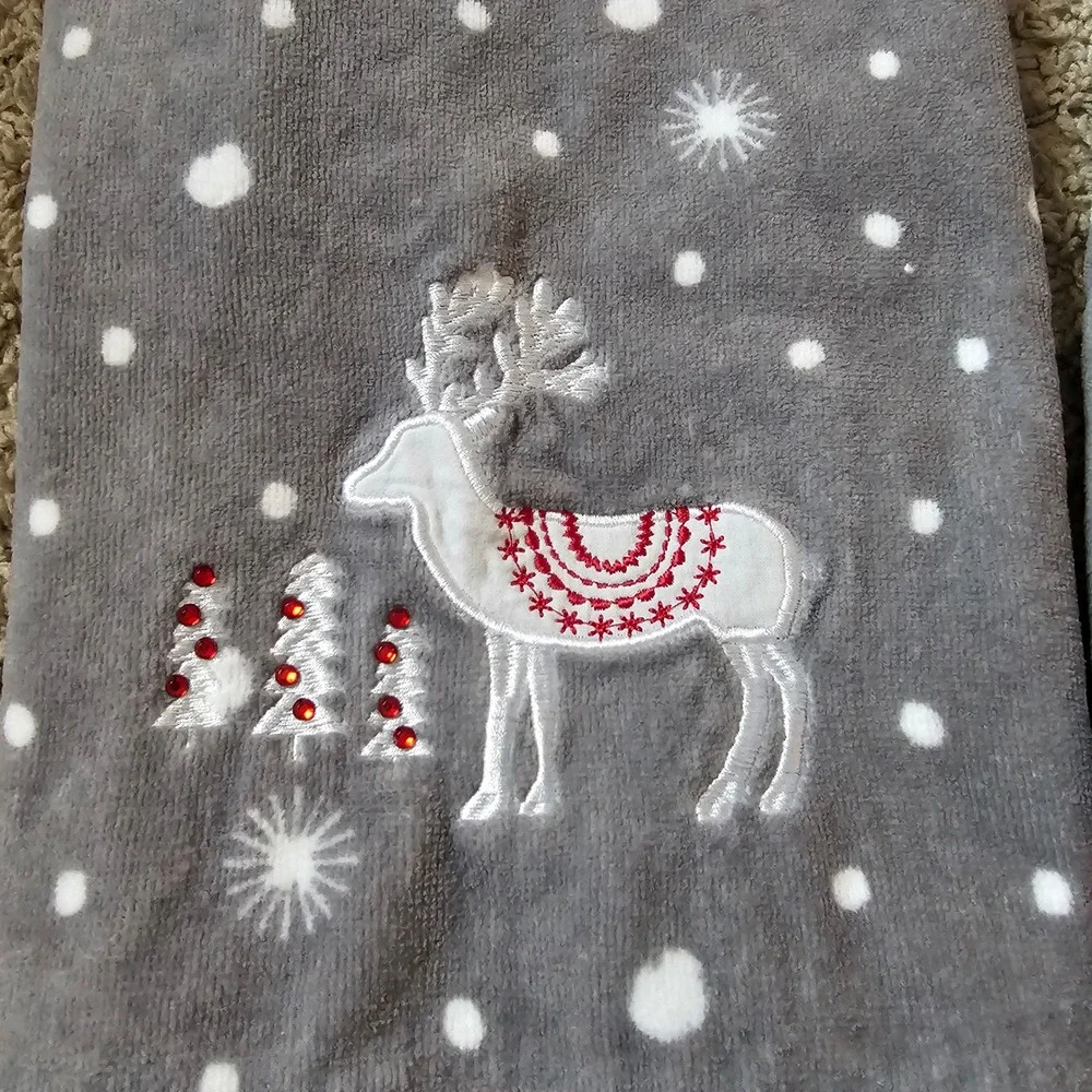 Arctic Holiday Christmas Hand Towels Set of 3 Reindeer‎ Snowflake Gray Red Plush